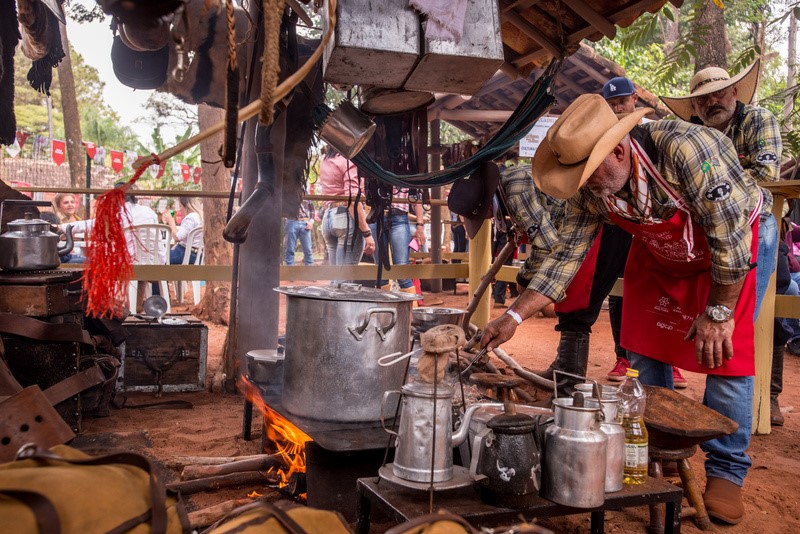 Uma cidade de barracas e - Festa do Peão de Barretos